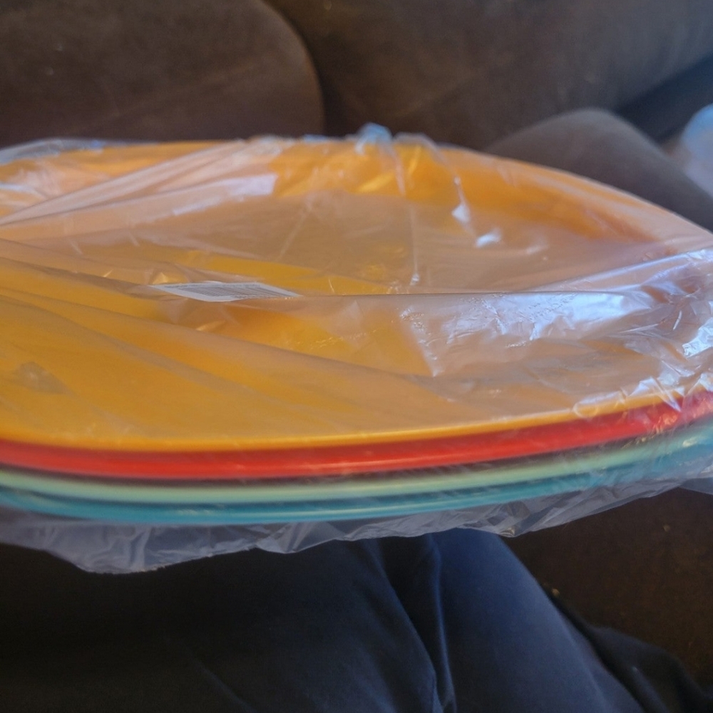 Tupperware Reheatable microwave plates 4 Seys - Picture 2 of 2